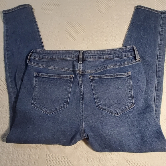 Old Navy Rockstar Super Skinny - Picture 9 of 12